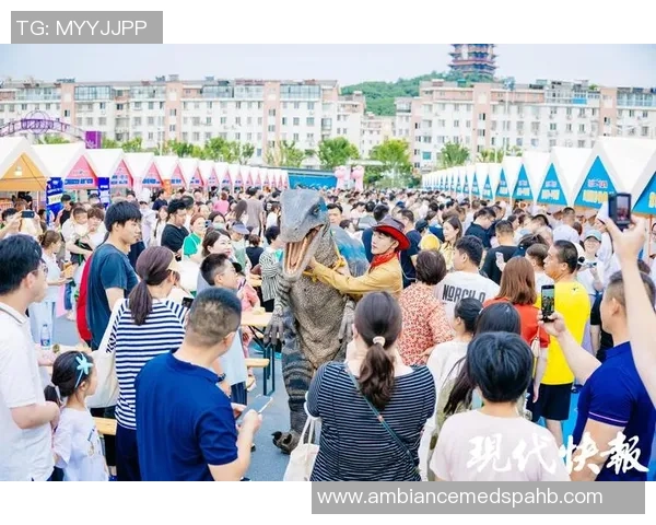 足球明星如何通过社交媒体和场外活动进行球员间的交流与合作